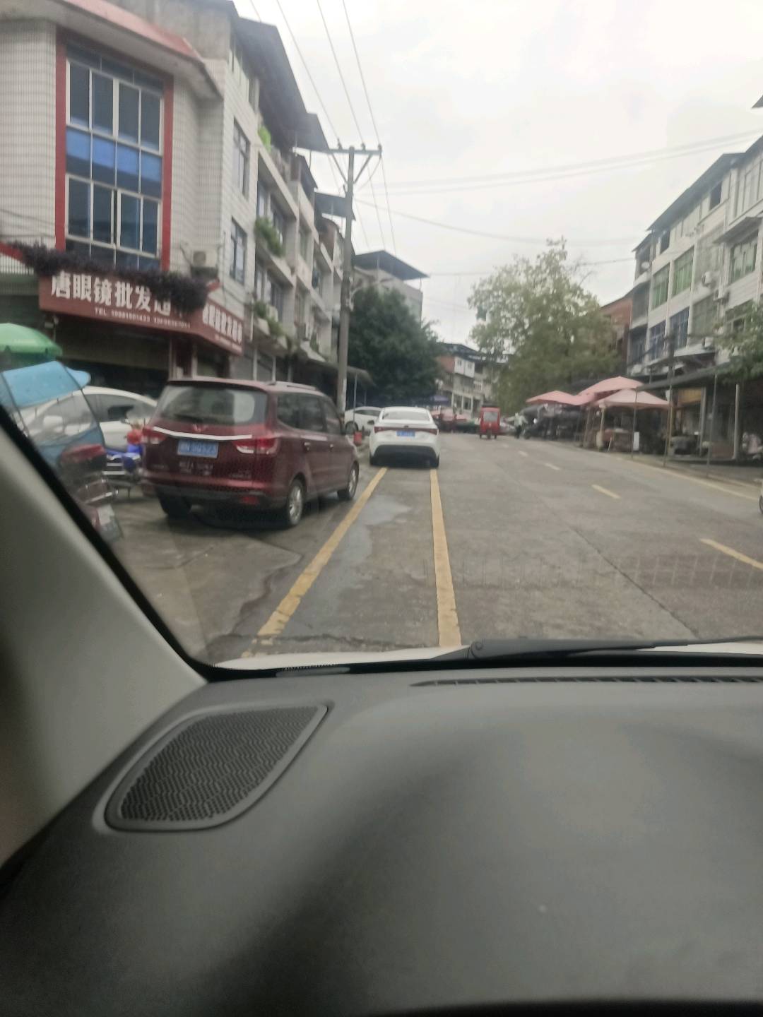 摆地摊人